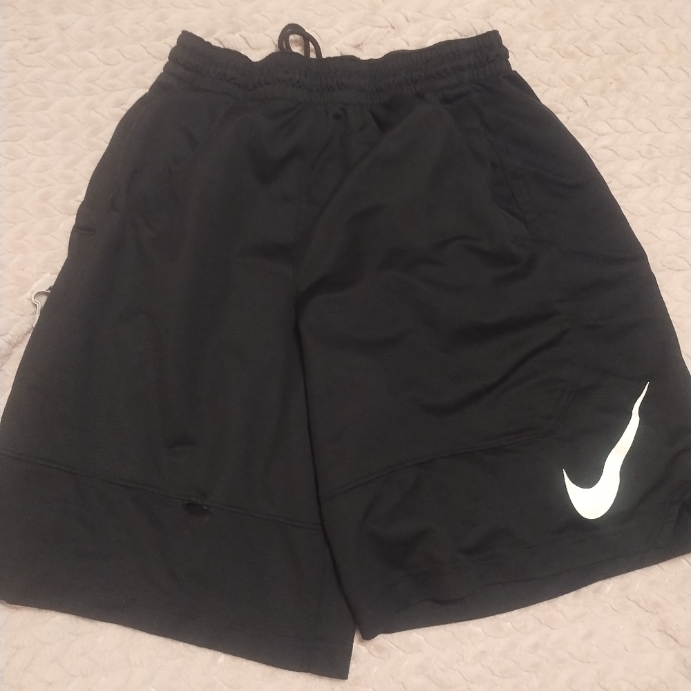 Boys size XL Nike dry fit shorts with zip up pockets